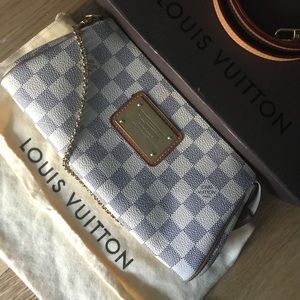 🎉🎉🎉Authentic Louis Vuitton Eva Clutch.🎉🎉🎉